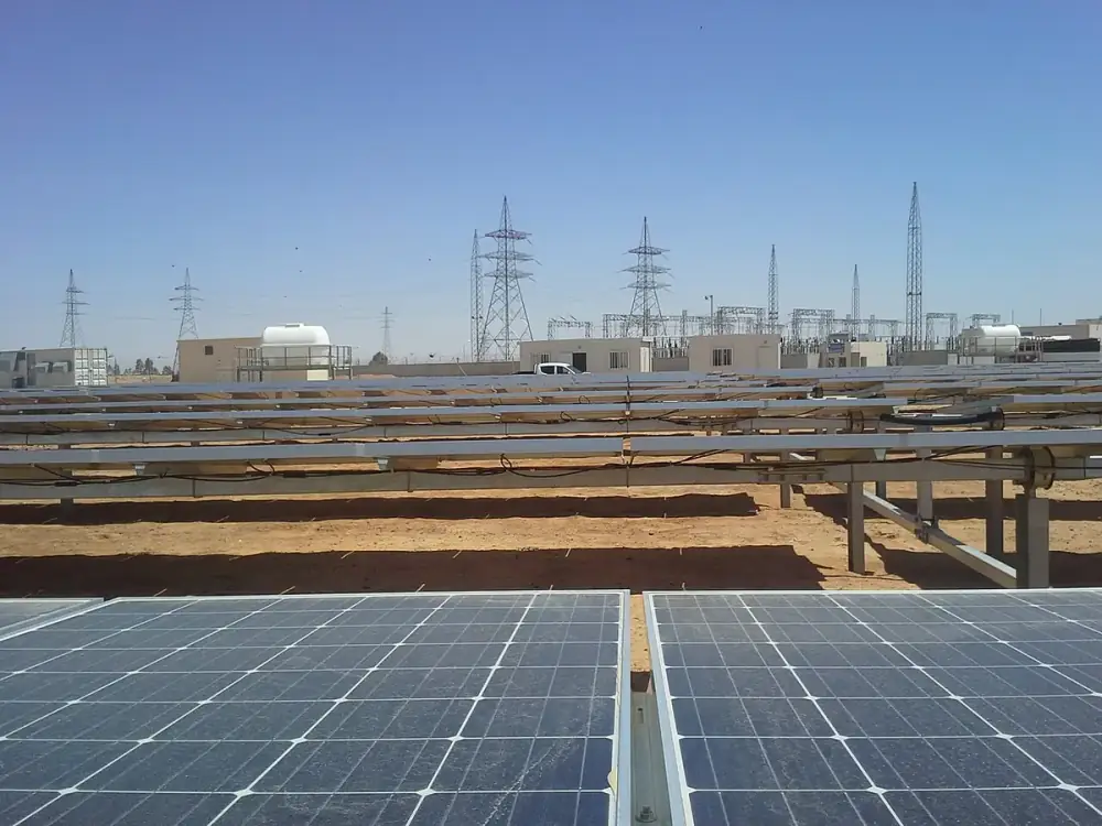 Usina fotovoltaica no deserto